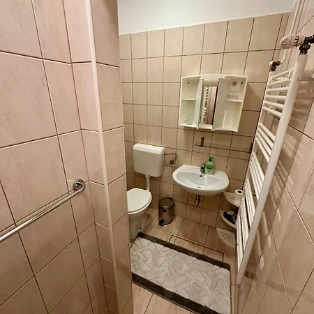 Nastanitev v družini And Tajcr *