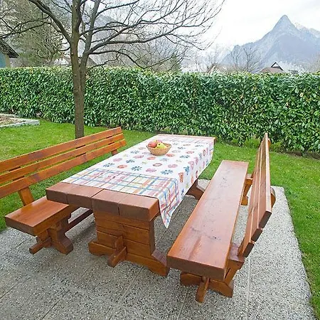 Nastanitev v družini And Tajcr *